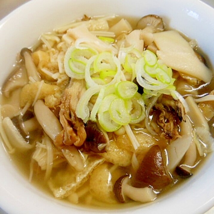 きのこと油揚げの白だし温蕎麦